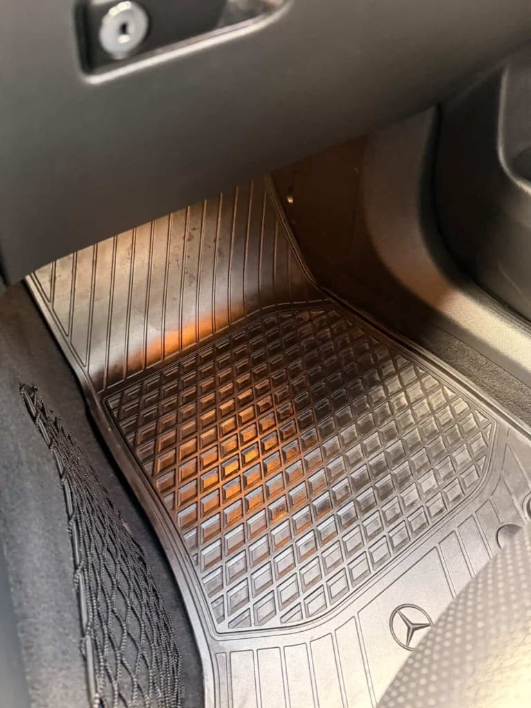 Mercedes-Benz all-weather floor mat detail